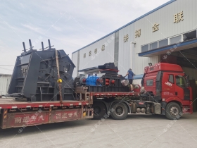 1000*700液壓對輥制砂機(jī)，1210反擊破發(fā)往四川
